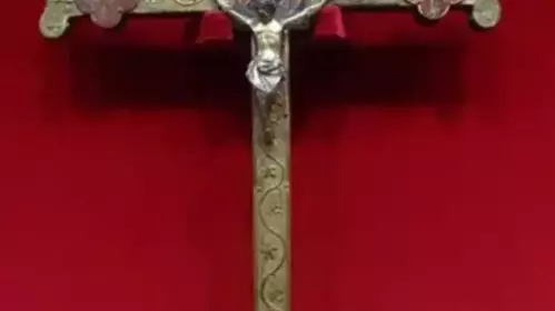 Une croix processionnelle découverte au XIXe siècle
